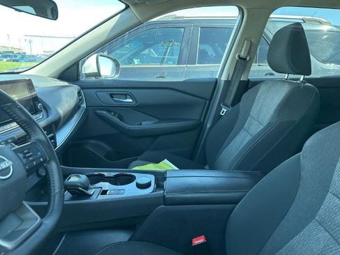 Used 2025 Nissan Rogue SV image 18