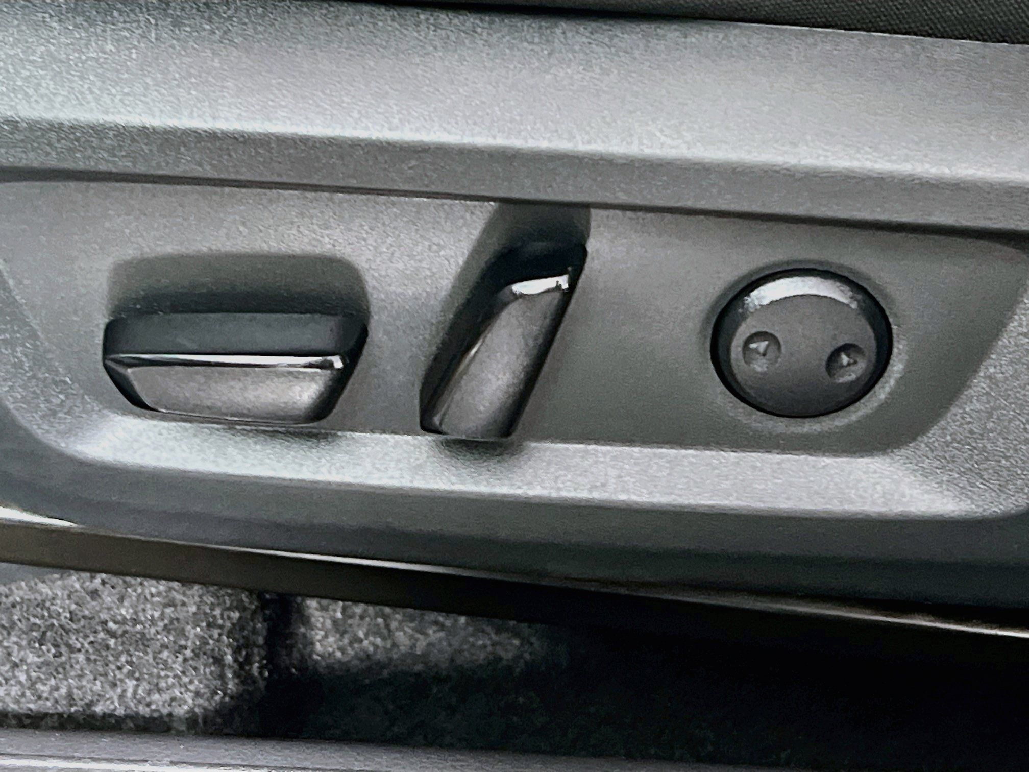Used 2025 Nissan Rogue SV FWD image 15