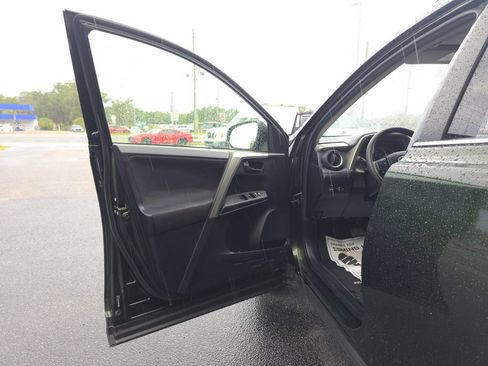 Used 2013 Toyota RAV4 XLE FWD image 9