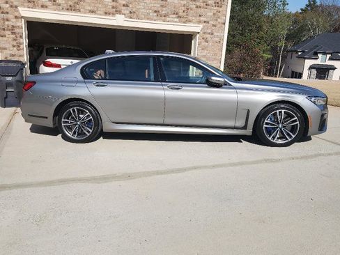 Used 2022 BMW 750i xDrive w/ Executive Package image 4