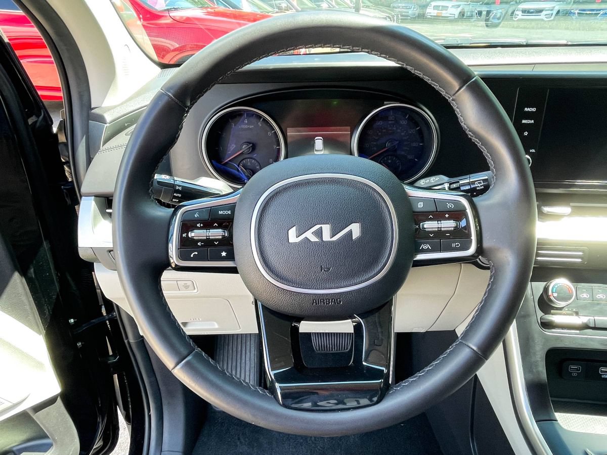 Used 2024 Kia Carnival LX FWD image 11