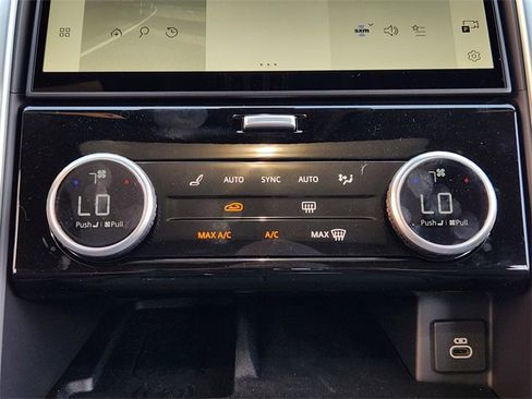 New 2025 Land Rover Discovery S image 19