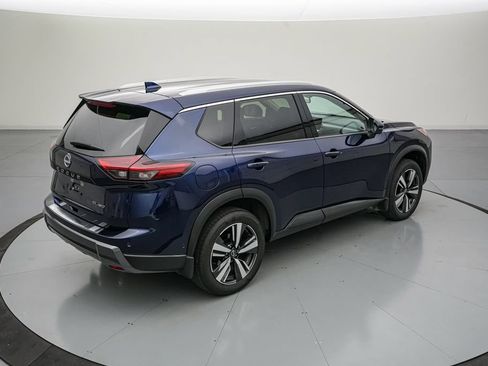 Used 2025 Nissan Rogue SL AWD/4WD image 4
