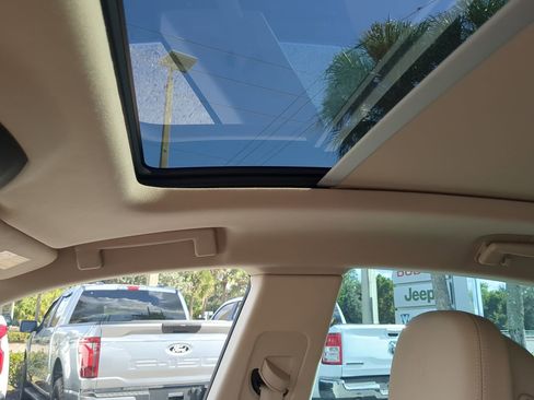 Used 2020 Maserati Levante S GranLusso image 21