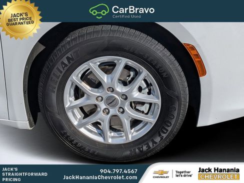 Used 2021 Chrysler Voyager Lxi FWD image 10
