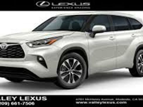 Used 2021 Toyota Highlander XLE image 7