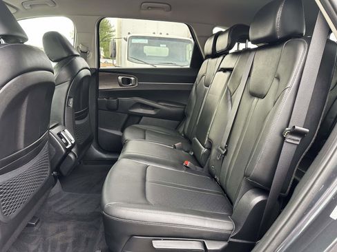 Used 2022 Kia Sorento S image 23