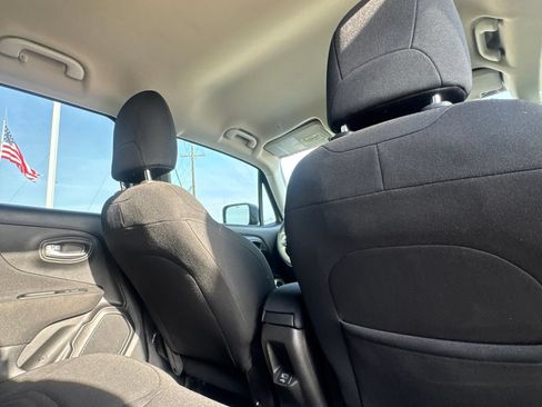 Used 2020 Jeep Renegade Latitude FWD image 29