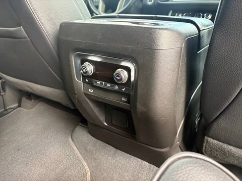 Used 2023 GMC Yukon XL Denali AWD/4WD image 31