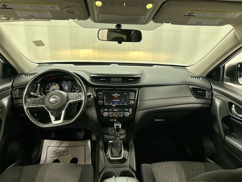 Used 2018 Nissan Rogue SV image 18