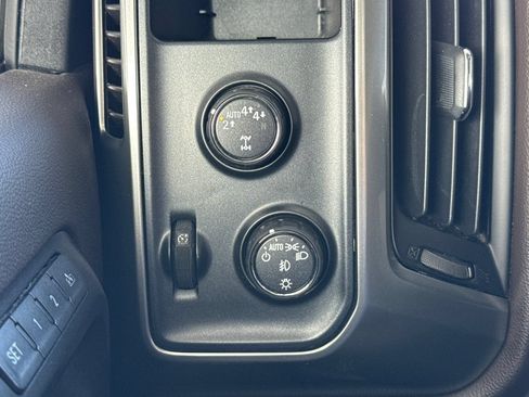 Used 2018 Chevrolet Silverado 1500 LTZ w/ Sport Package AWD/4WD image 37