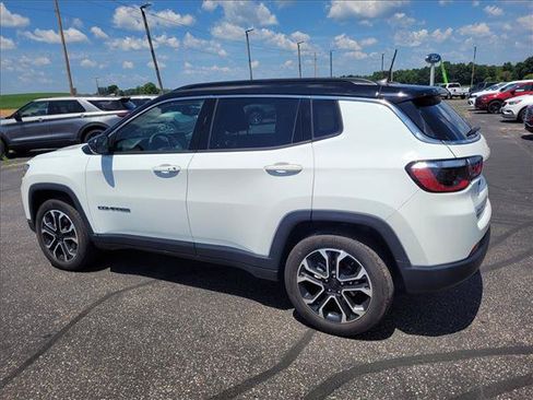 Used 2023 Jeep Compass Limited w/ Sun and Sound Group AWD/4WD image 9