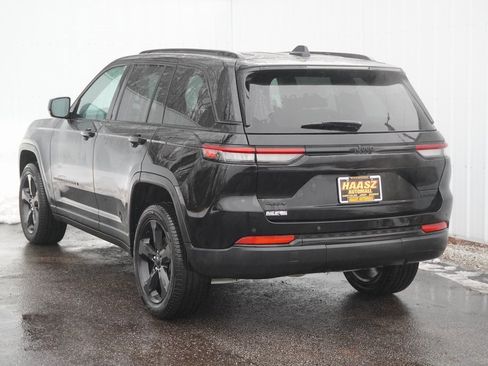 Used 2024 Jeep Grand Cherokee Limited w/ Black Appearance Package image 4