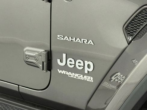 Used 2019 Jeep Wrangler Unlimited Sahara image 28