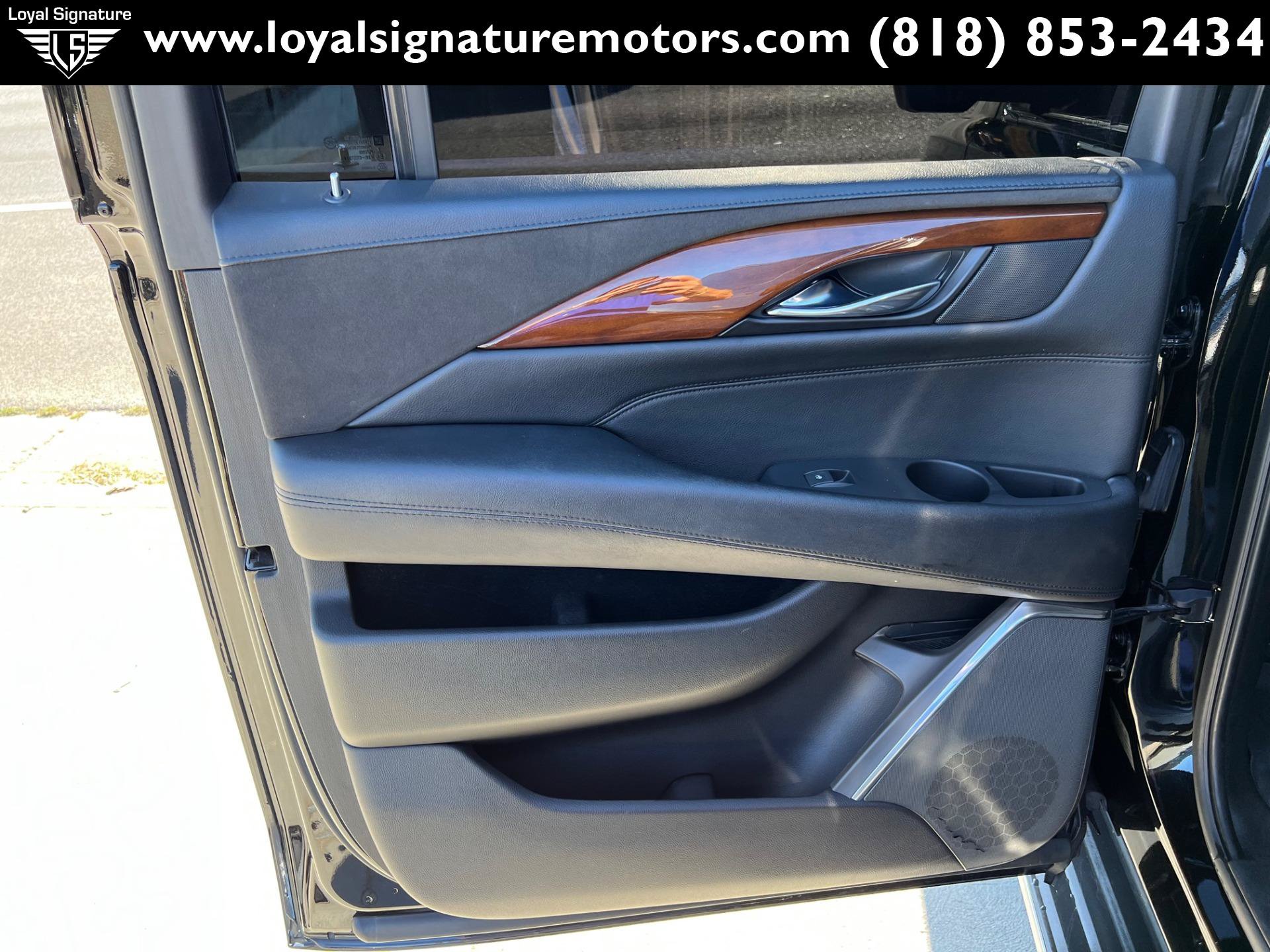 Used 2018 Cadillac Escalade ESV Luxury RWD image 17