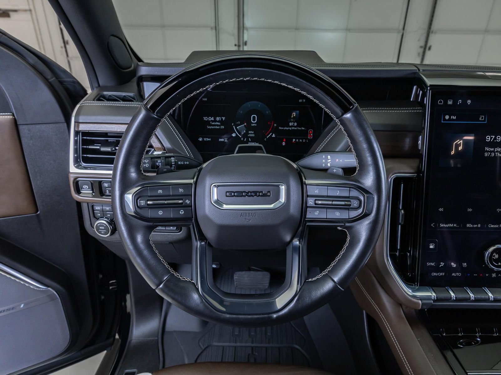 Used 2025 GMC Yukon Denali Ultimate AWD/4WD image 16
