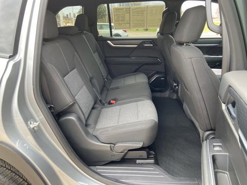 Used 2025 GMC Acadia Elevation image 13