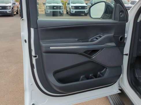 Used 2025 Lincoln Navigator Reserve AWD/4WD image 12