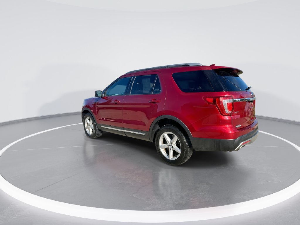 Used 2017 Ford Explorer XLT w/ Equipment Group 202A AWD/4WD image 6