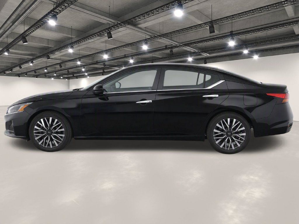 Used 2025 Nissan Altima 2.5 SV FWD image 6