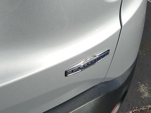 Used 2018 Jeep Renegade Latitude FWD image 7