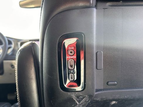 Used 2023 Chrysler Pacifica Touring-L w/ Uconnect Theater Family Group AWD/4WD image 17