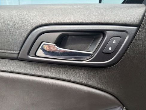 Used 2018 Chevrolet Tahoe LT w/ LT Signature Package image 18