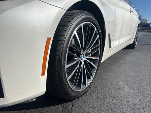 Used 2023 BMW 540i xDrive w/ Premium Package image 10