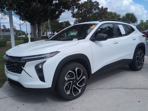 Used 2024 Chevrolet Trax RS w/ Sunroof Package image 5