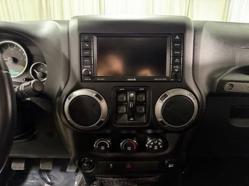 Used 2017 Jeep Wrangler Unlimited Sport w/ Quick Order Package 23S AWD/4WD image 13