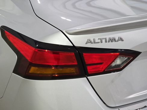 Used 2023 Nissan Altima 2.5 SR FWD image 29