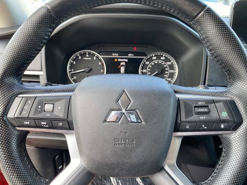 Used 2022 Mitsubishi Outlander SE AWD/4WD image 16