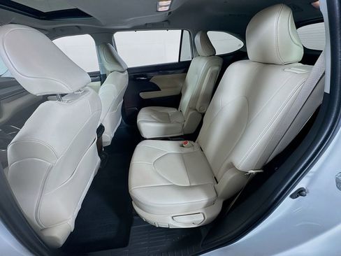 Certified 2022 Toyota Highlander Limited image 18