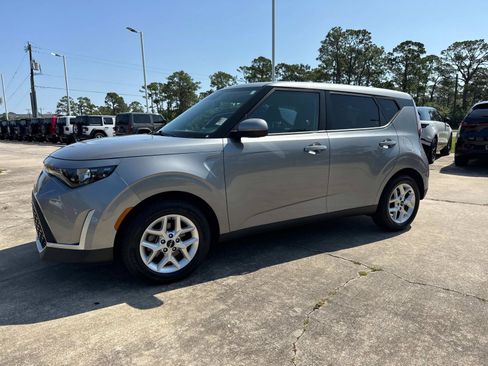 Used 2024 Kia Soul LX w/ Option Group 015 FWD image 7