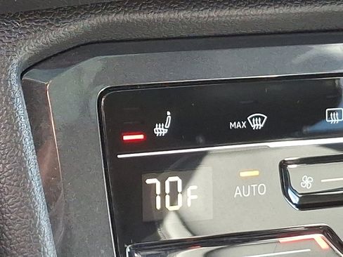 Certified 2022 Volkswagen Tiguan SE w/ Panoramic Sunroof Package image 23