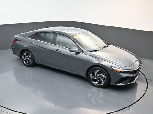 Certified 2025 Hyundai Elantra Limited image 14