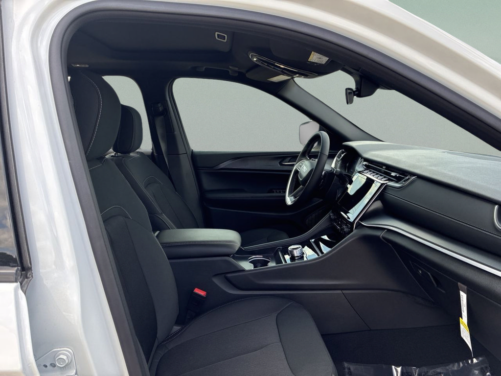 New 2025 Jeep Grand Cherokee Laredo X w/ Luxury Tech Group I RWD image 33