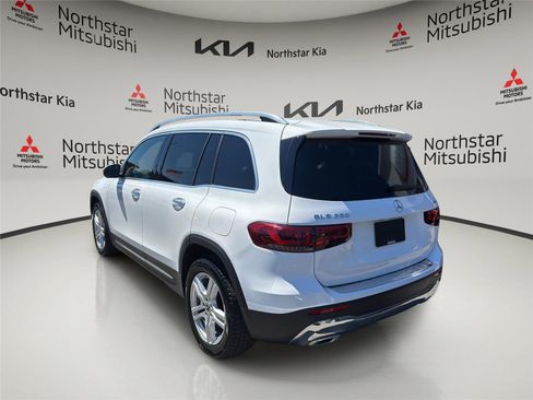 Used 2022 Mercedes-Benz GLB 250 4MATIC w/ Premium Package Lite image 4