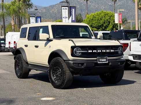 New 2026 Ford Bronco Outer Banks w/ Sasquatch Package AWD/4WD image 3
