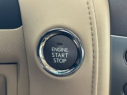 Used 2011 Lexus LX 570 4WD image 28