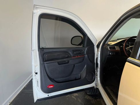 Used 2011 Cadillac Escalade EXT Premium AWD/4WD image 7