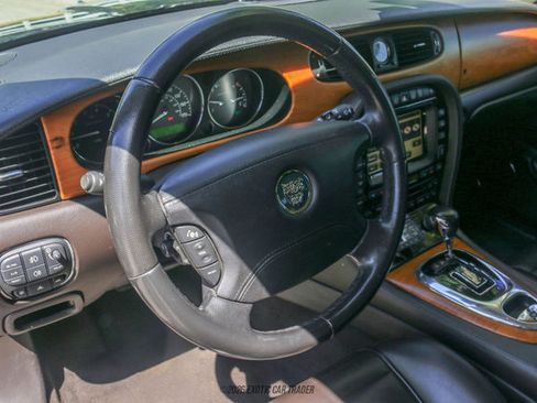 Used 2006 Jaguar XJ Vanden Plas Super V8 Portfolio RWD image 48