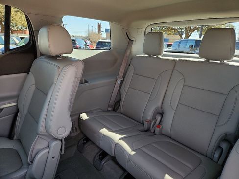 Used 2022 GMC Acadia SLT w/ Technology Package image 12