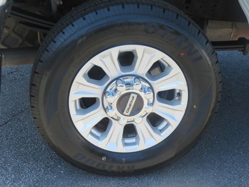 Used 2022 Ford F250 XL w/ STX Appearance Package AWD/4WD image 9