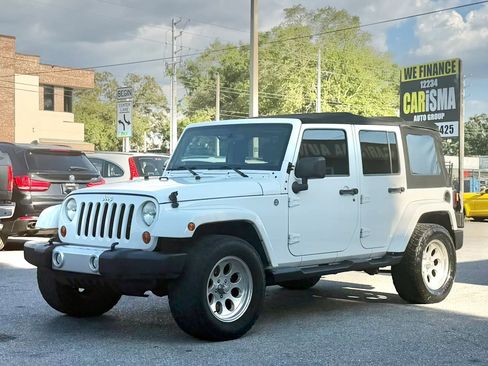 Used 2013 Jeep Wrangler Unlimited Sahara w/ Connectivity Group AWD/4WD image 3
