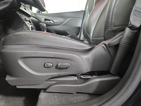 Used 2022 Buick Encore Preferred AWD/4WD image 28