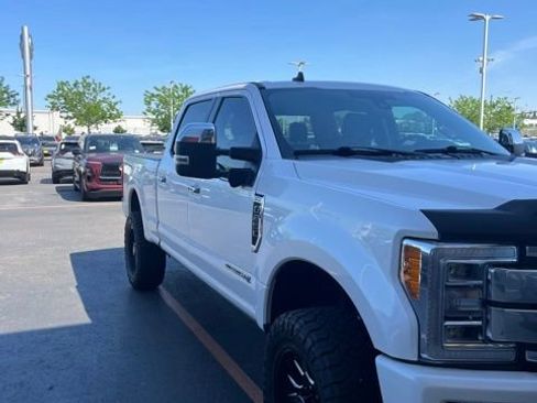 Used 2019 Ford F250 Platinum w/ Platinum Ultimate Package AWD/4WD image 4