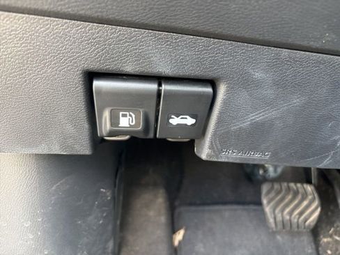 Used 2024 Nissan Kicks SR image 22