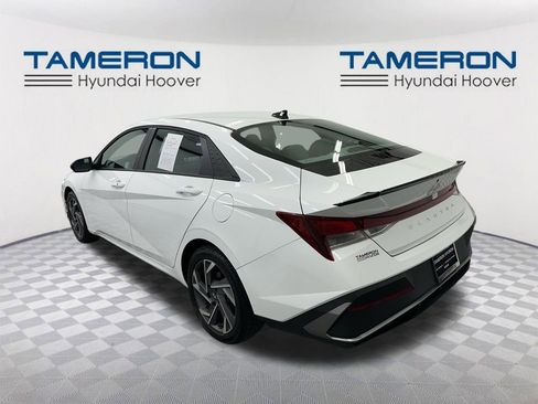 Used 2025 Hyundai Elantra Sport image 3