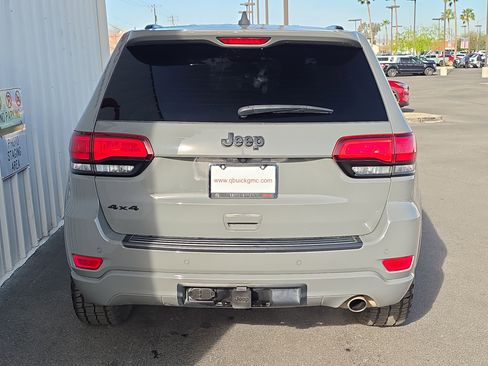 Used 2022 Jeep Grand Cherokee Laredo X image 6